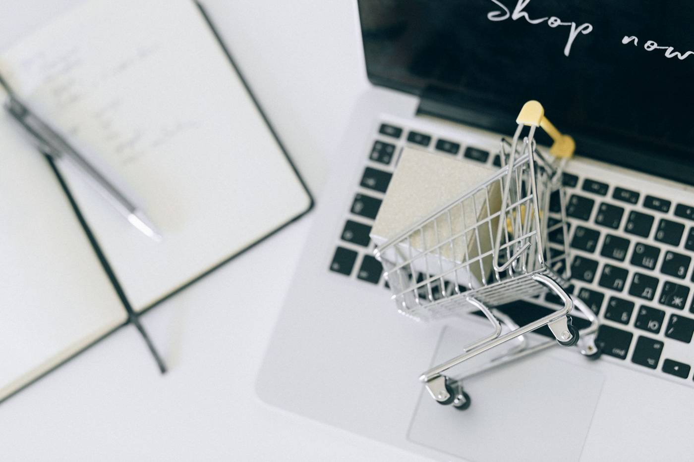 Online shopping cart laptop