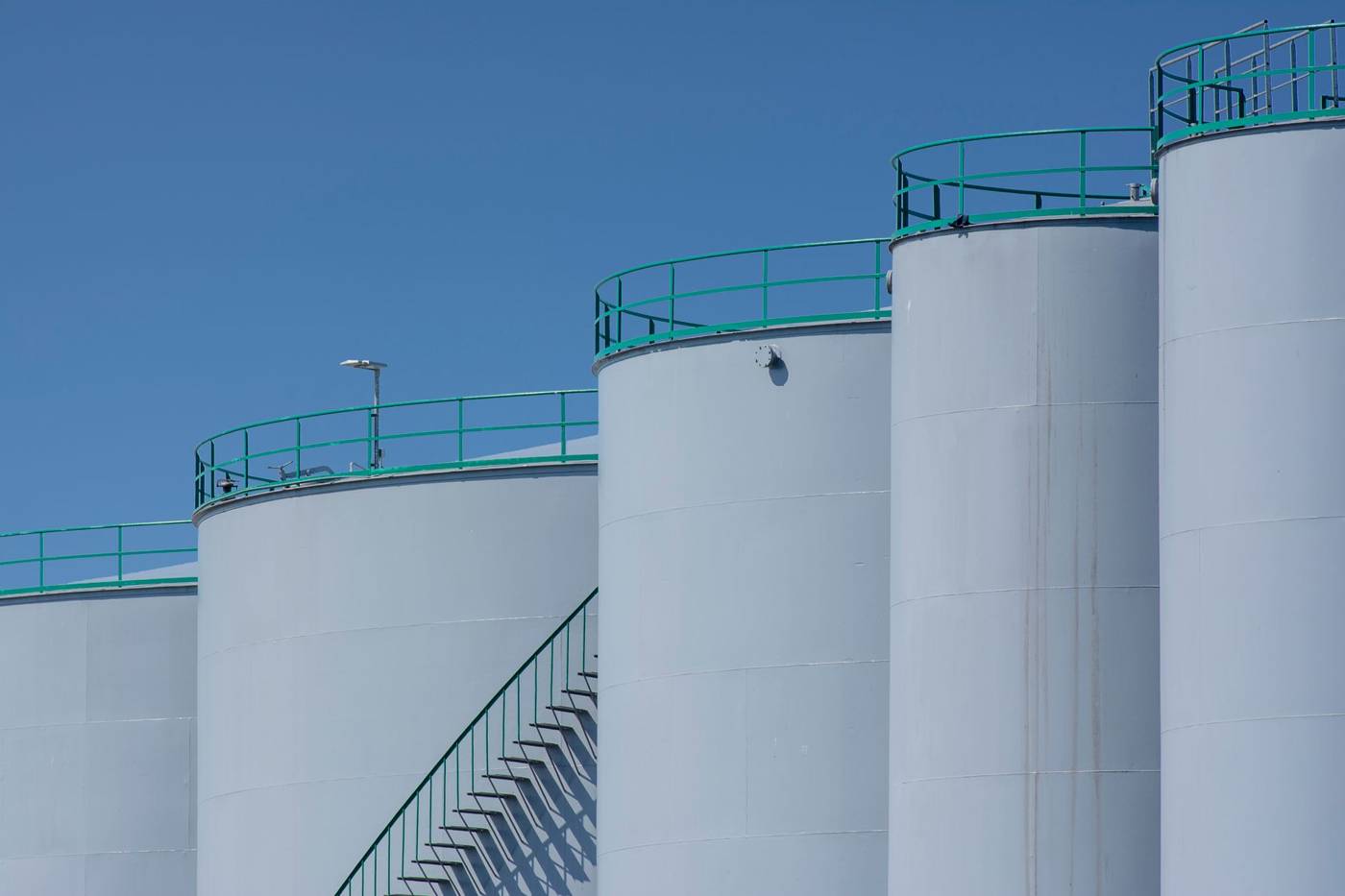 Oil storage tanks facility