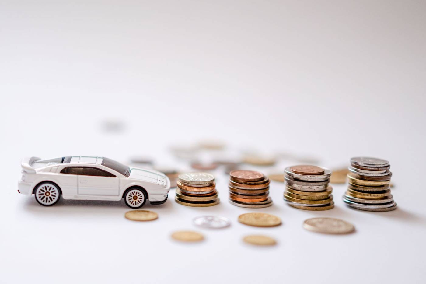 Avis Budget Group is set to receive $650 million from Pentwater Capital Management to settle a short swing profit lawsuit.